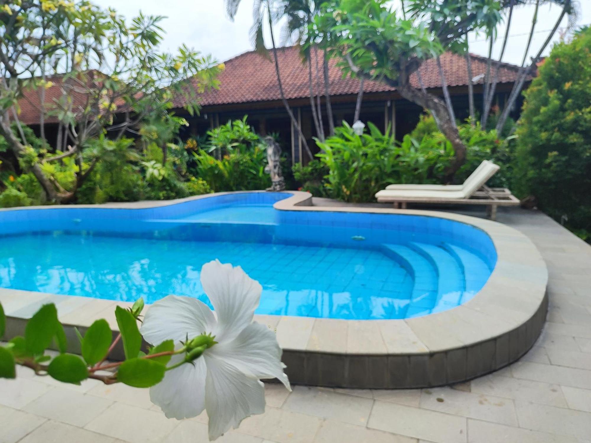 Adus Beach Inn Legian Exteriér fotografie