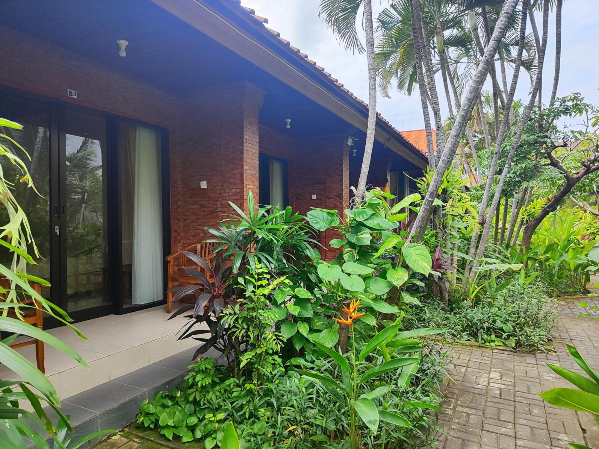 Adus Beach Inn Legian Exteriér fotografie