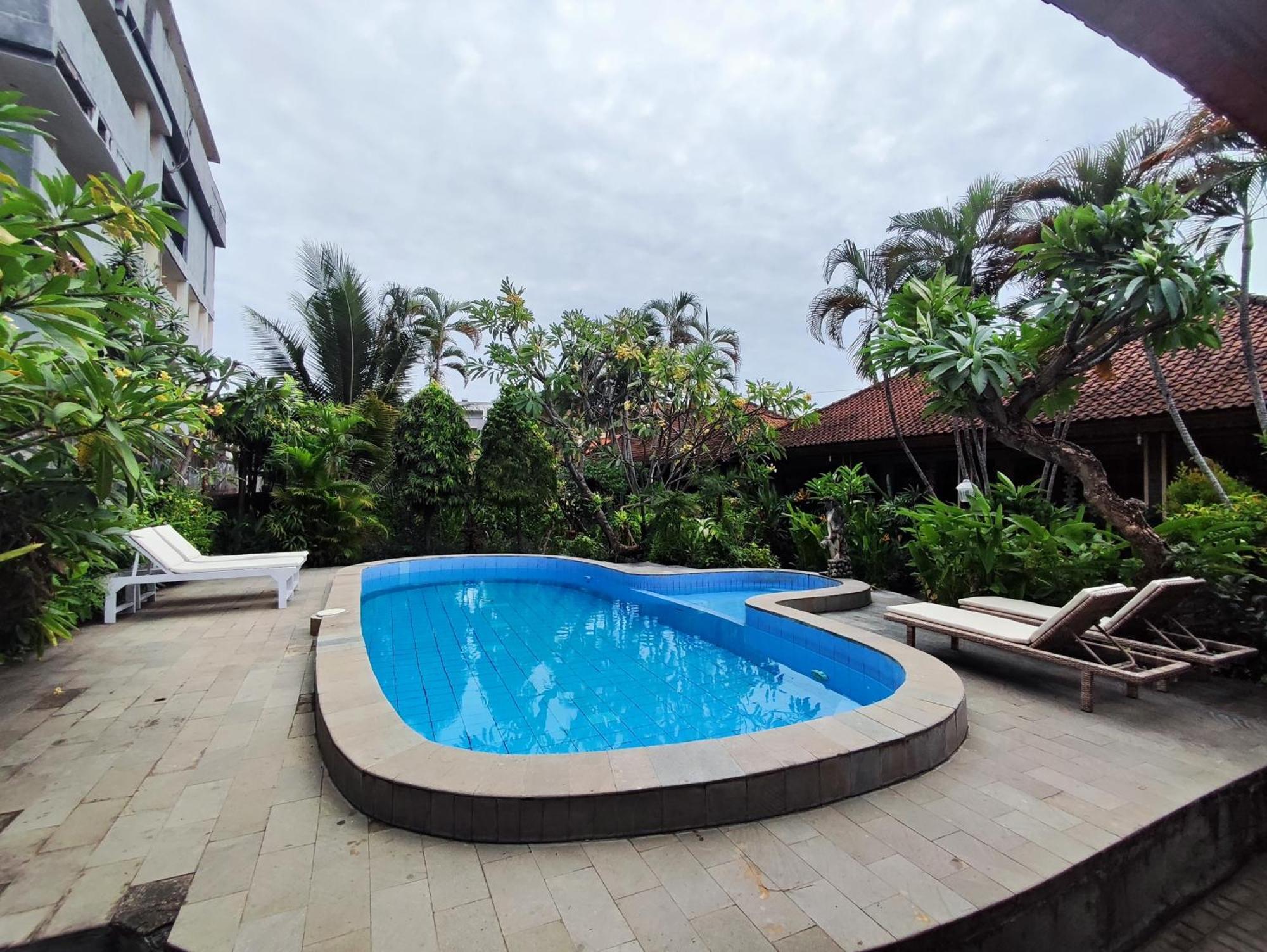 Adus Beach Inn Legian Exteriér fotografie